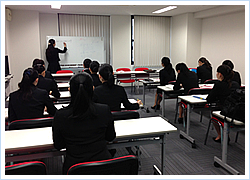 講師は全員元客室乗務員