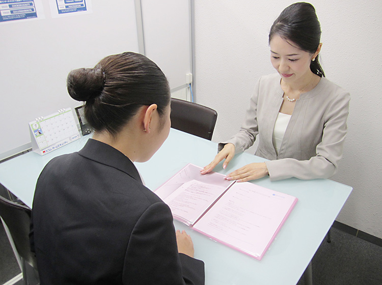 面談している写真